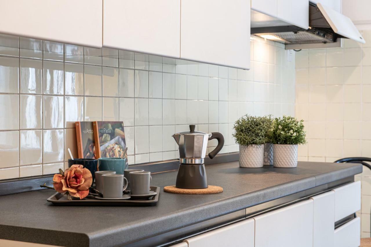 Joivy Sophisticated 3-Bed Flat With Desk Apartment Milan Exterior photo