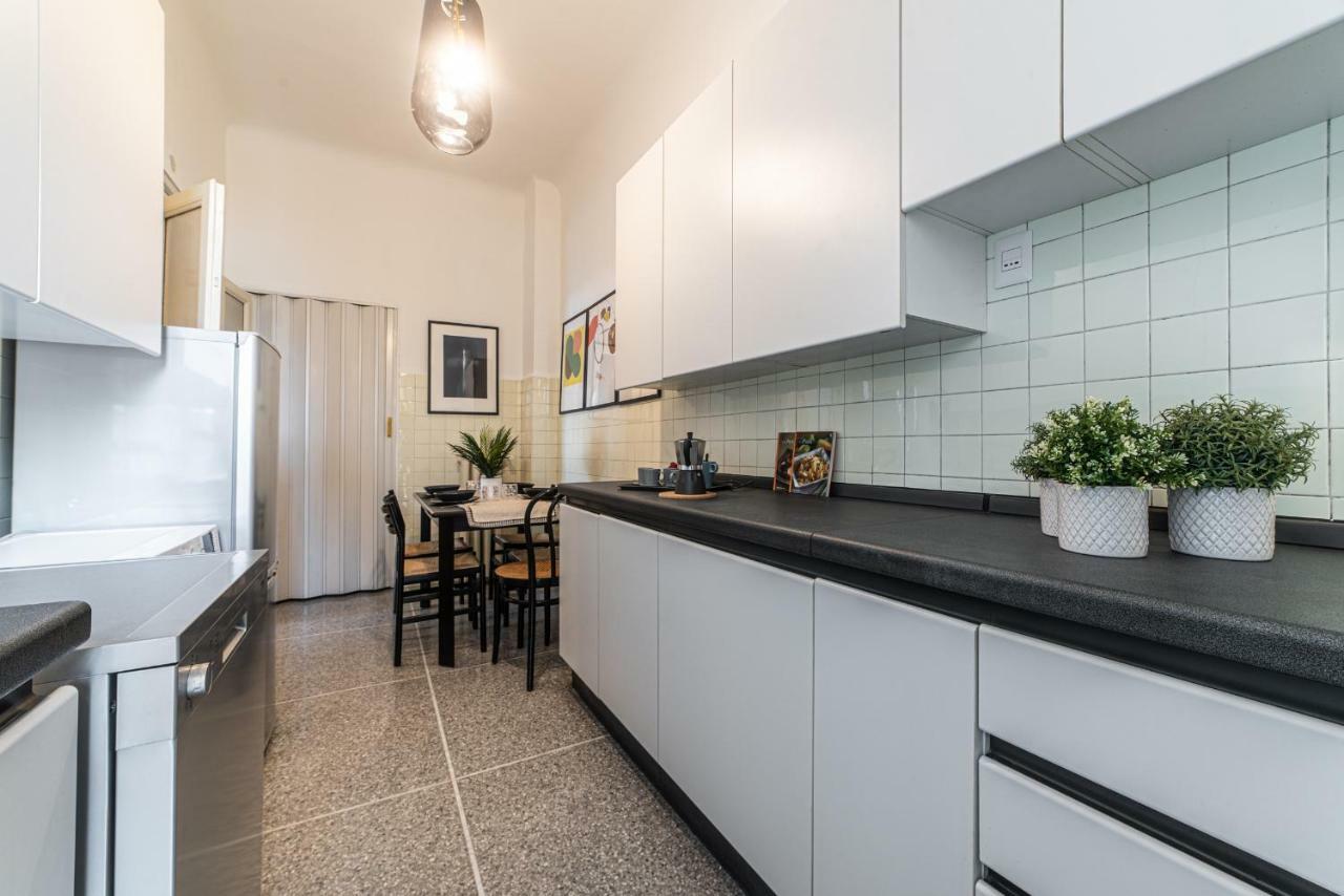 Joivy Sophisticated 3-Bed Flat With Desk Apartment Milan Exterior photo