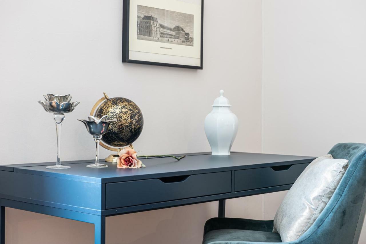 Joivy Sophisticated 3-Bed Flat With Desk Apartment Milan Exterior photo