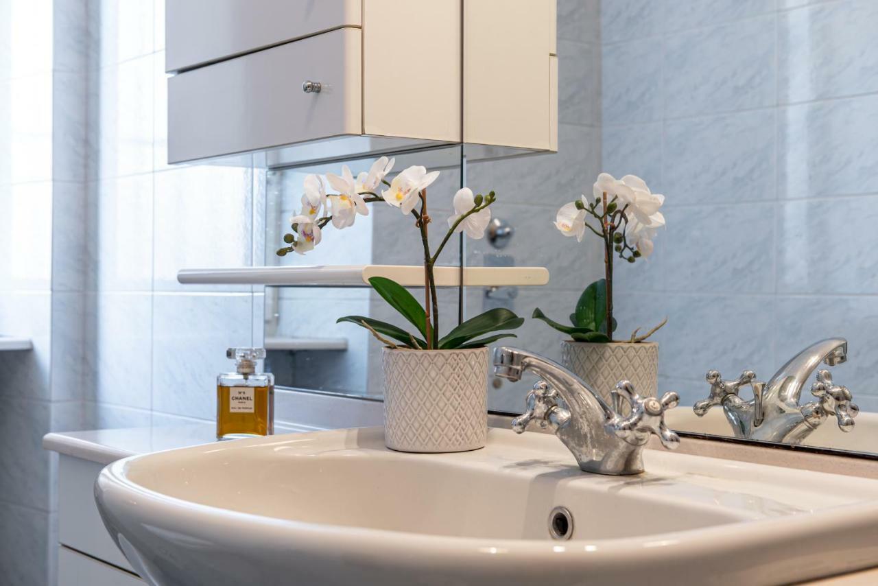 Joivy Sophisticated 3-Bed Flat With Desk Apartment Milan Exterior photo